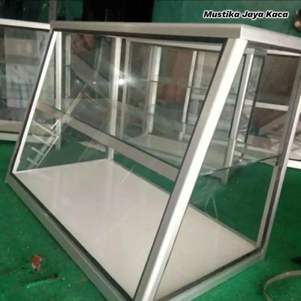 Jasa Pembuatan Etalase Kaca Custom di Bekasi