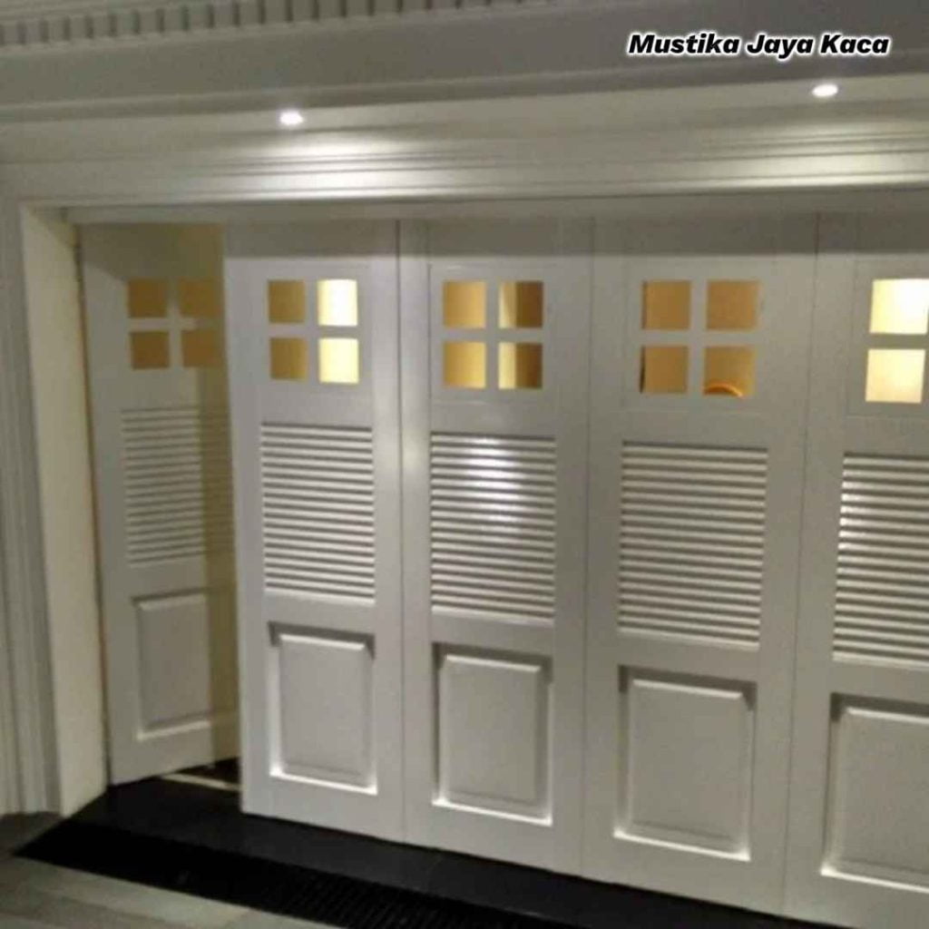 Pembuatan Kusen Aluminium dan Pintu Lipat Garasi di Rumah Mewah – Jakarta Timur
