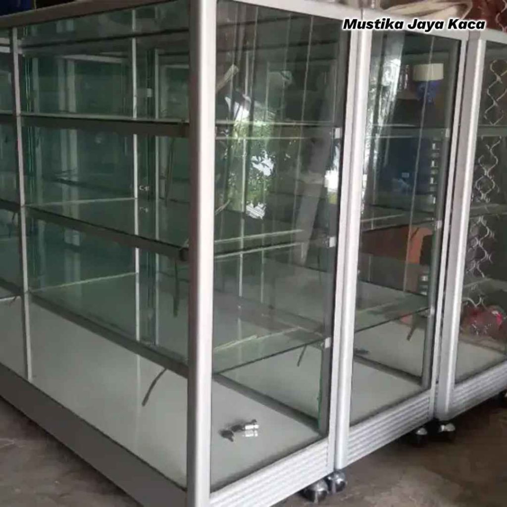 Jasa Pembuatan Etalase Kaca Custom di Bekasi