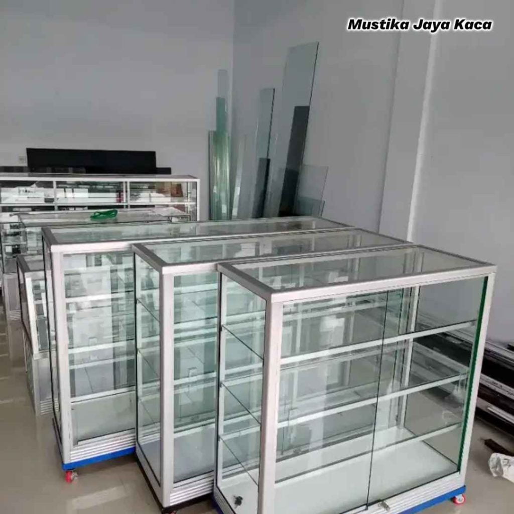 Jasa Pembuatan Etalase Kaca Custom di Bekasi