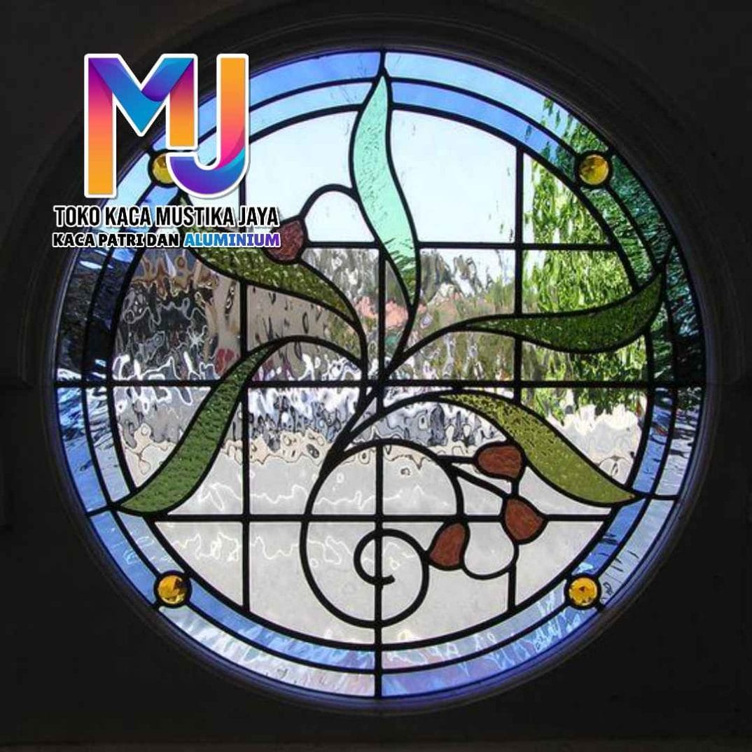 Desain Kaca Patri Bulat untuk Pintu Depan Rumah Minimalis
