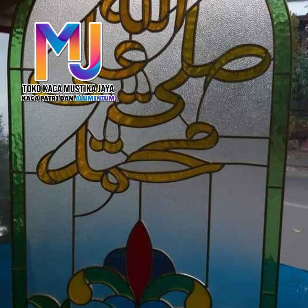 Kaca Patri Terdekat untuk Masjid dan Gereja