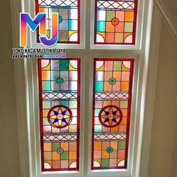 Tren 2025: Motif Kaca Patri Jendela yang Akan Mendominasi Dunia Desain Tren 2025: Motif Kaca Patri Jendela yang Akan Mendominasi Dunia Desain