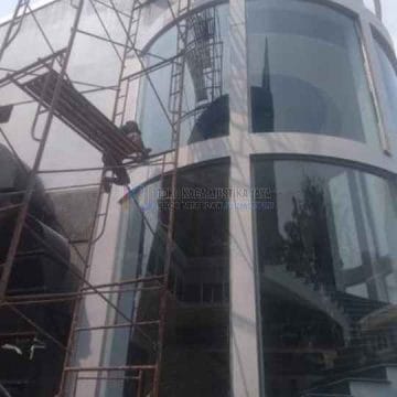 Kaca lengkung Tangerang untuk fasad gedung komersial modern